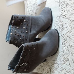 Cupid gray leather boots